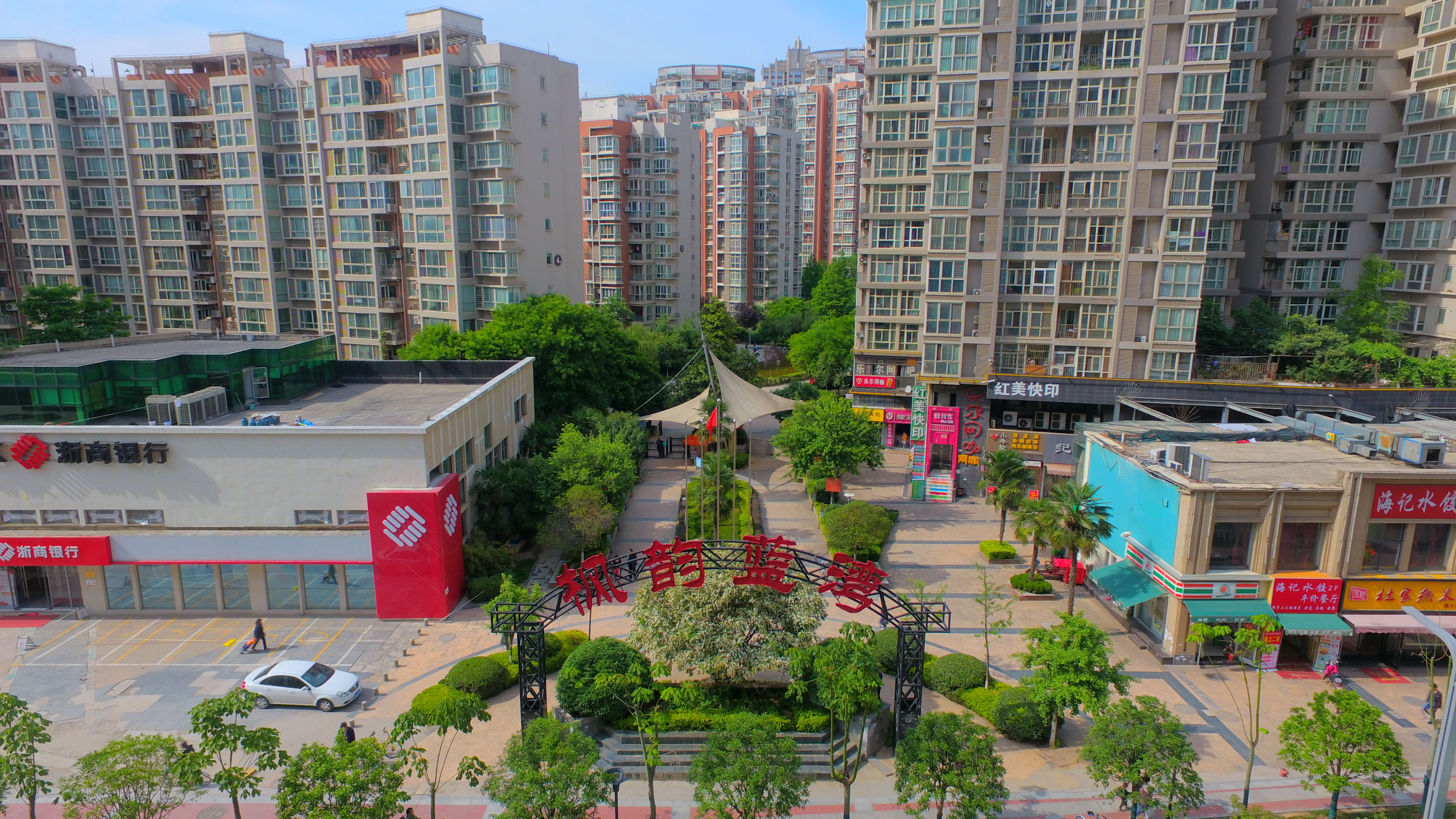 楓韻藍(lán)灣項(xiàng)目地上二層立體車(chē)庫(kù)